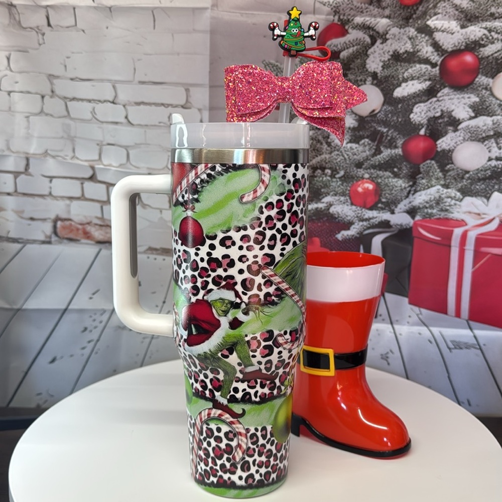 40oz Grinch tumbler. NWOT